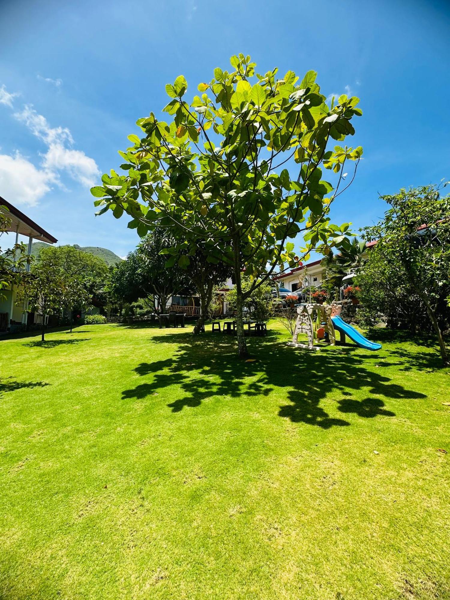 Tongatok Cliff Resort Мамбахао Экстерьер фото